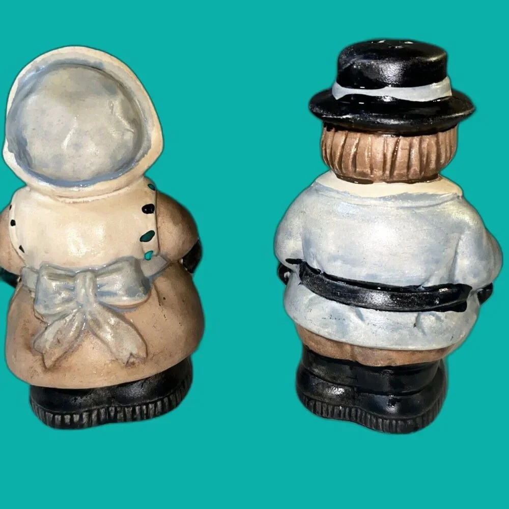 Vintage Give Thanks Pilgrim Ceramic Salt & Pepper Shakers Set Hand Painted